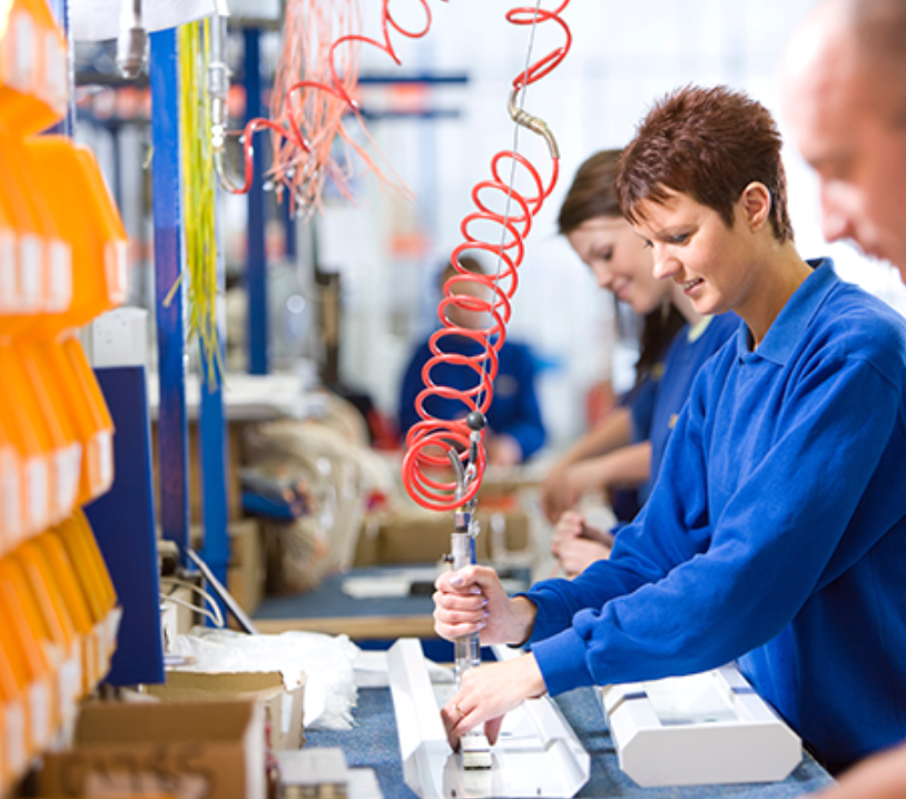 Skilled workers in manufacturing workshop - Federal Skilled Worker Program